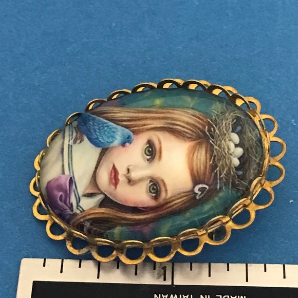 Girl with Bluebird Portrait Style Brooch Pin - Picture 3 of 4